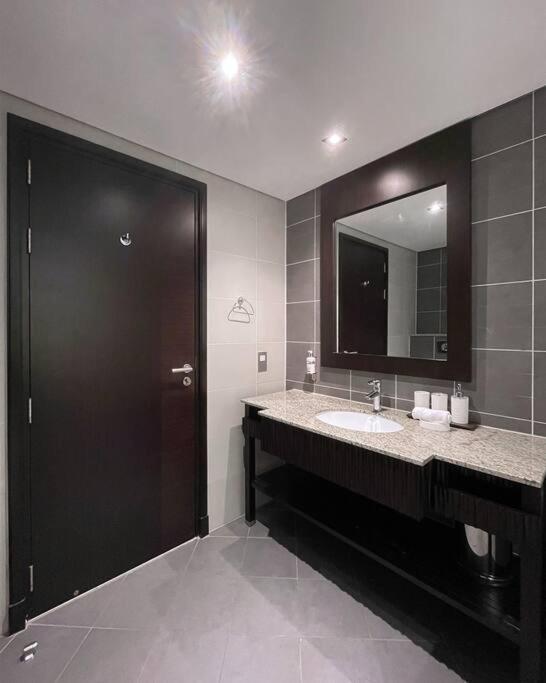 Authentic 2 Bdr In Anantara Palm Jumeirah Dubai
