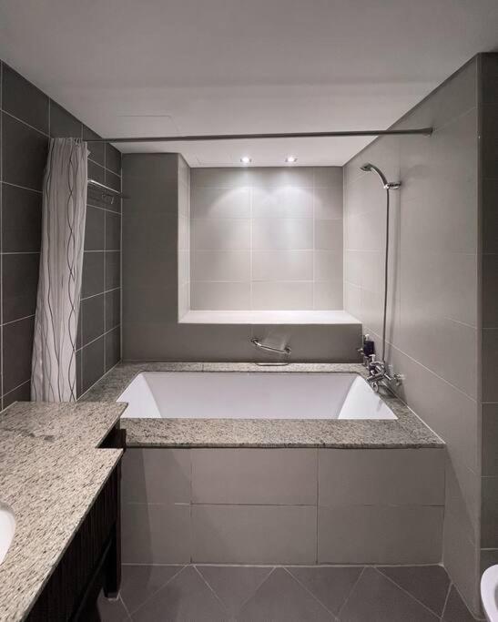 Authentic 2 Bdr In Anantara Palm Jumeirah