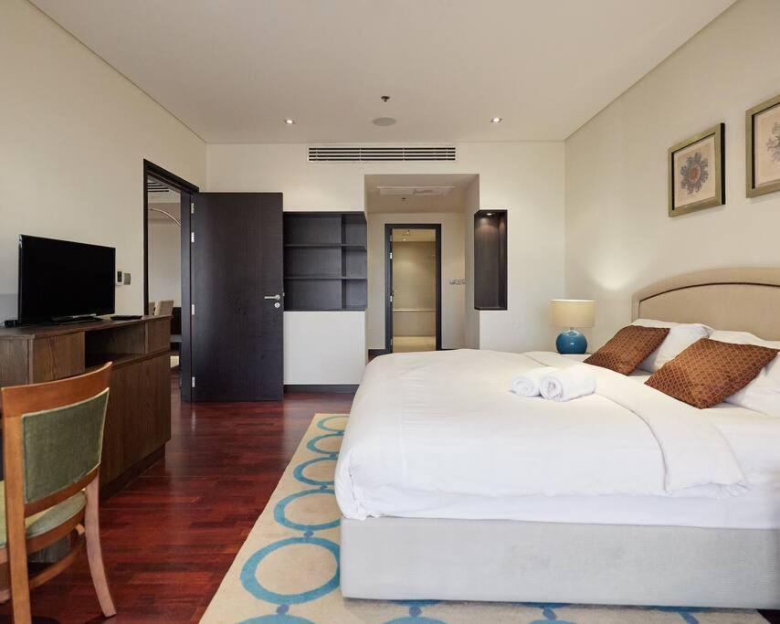 Authentic 2 Bdr In Anantara Palm Jumeirah Apartment